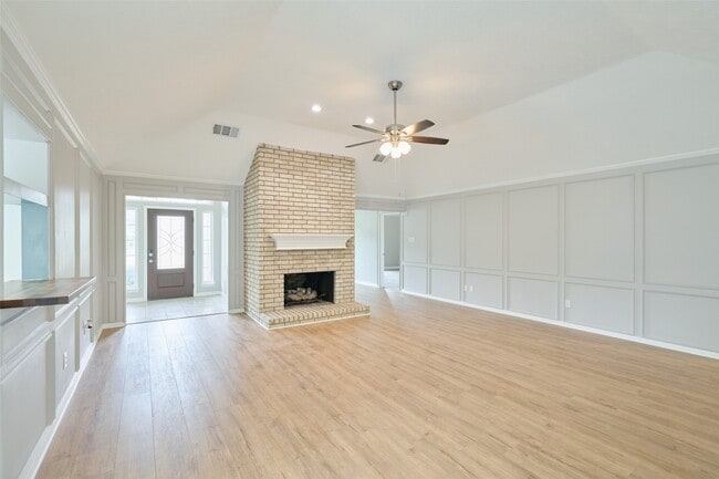 Building Photo - 15854 Knolls Lodge Dr