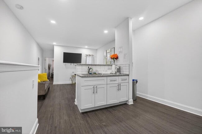 Photo - 3138 W Allegheny Ave Unit B