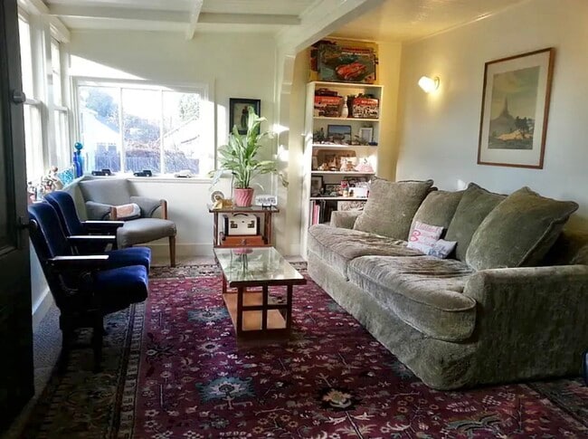 Living Room - 5530 Beaudry St Unit D