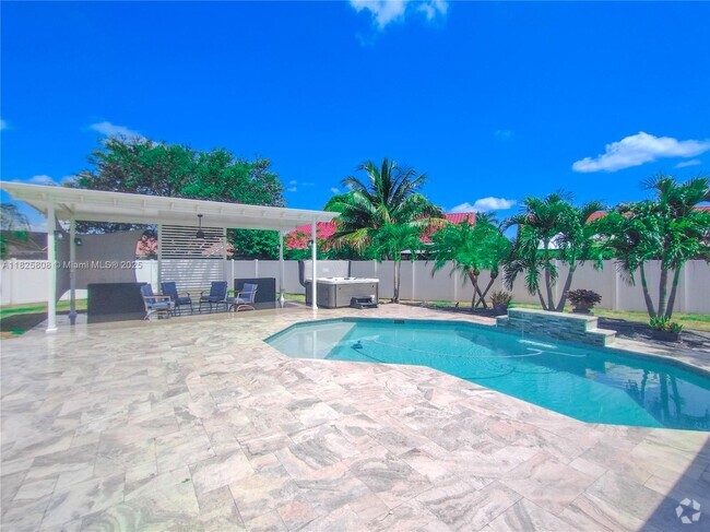 Building Photo - 5780 Sun Pointe Cir Rental