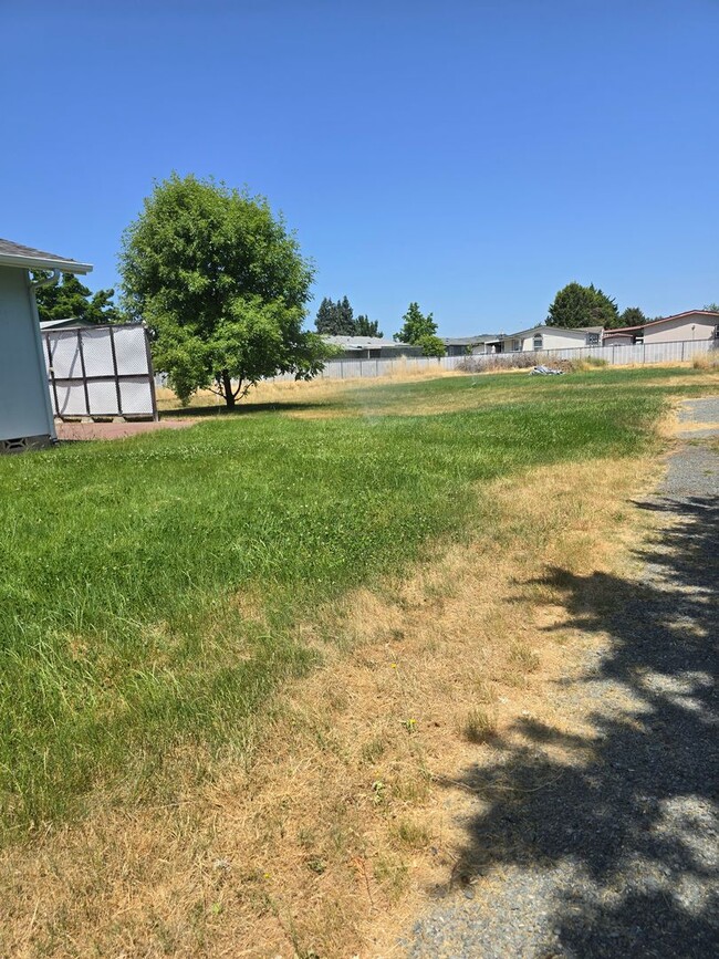 Photo - 3 bed 1 bath  Home for Rent in Grants Pass