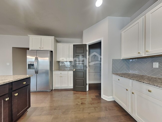 Photo - 1079 Victoria Walk Ln