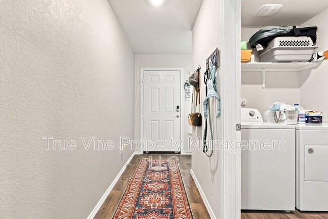 Photo - 3107 Lindenwood Wy