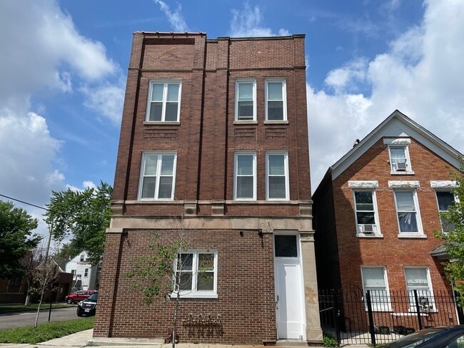 Building Photo - 2858 S St Louis Ave Rental