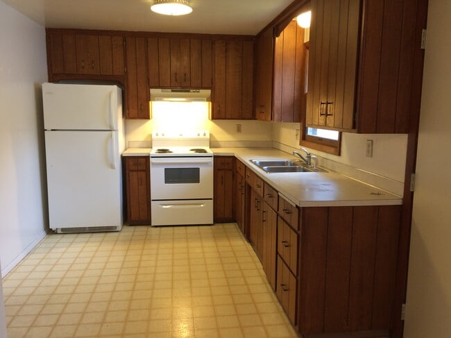 Photo - 1347 Hastings St