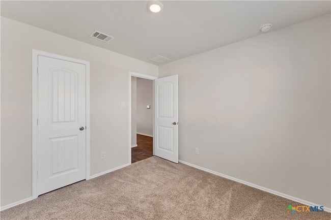 Photo - 140 Oak Meadows