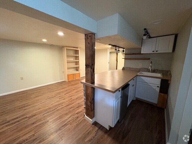 Building Photo - 42 E Rich Ave Rental
