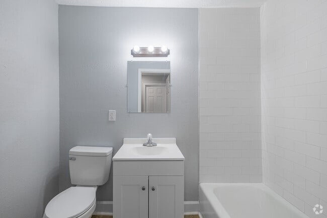 3BR, 1BA - 999SF - Bathroom