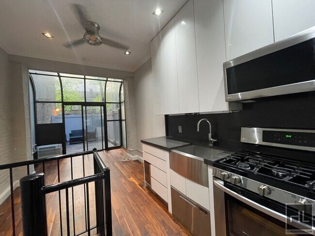 Building Photo - Mott Street Rental