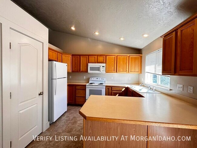 Photo - 2-car garage in convenient location w/ pat...