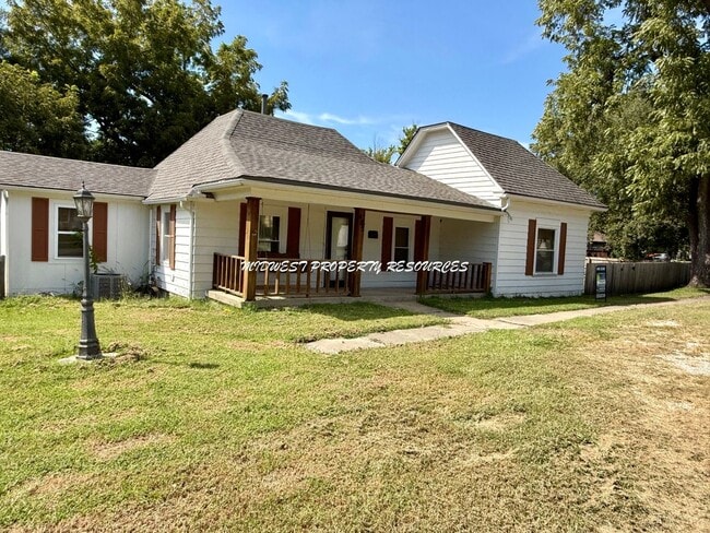 Photo - 405 Benton St