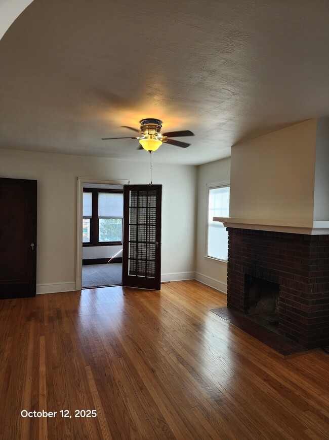Building Photo - 519 Durston Ave Unit 2nd Floor