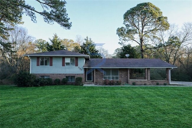 Building Photo - 507 Menefee St