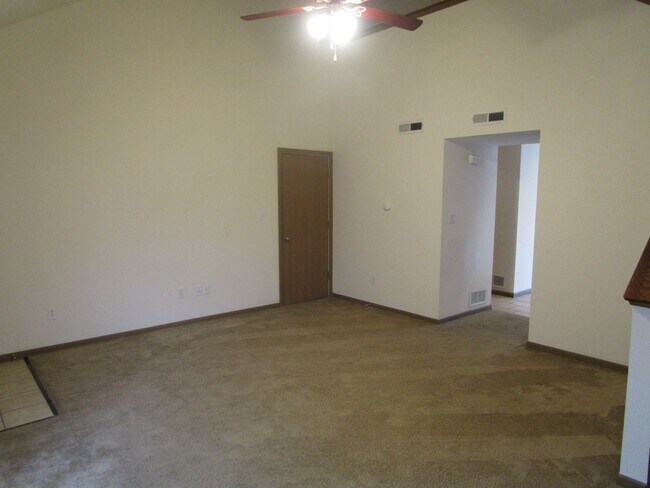 Photo - 605-607 Glenstone Dr. Unit 607 Glenstone Dr.