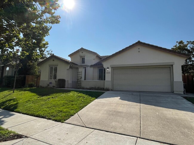 Bright 4 Bedroom 3 Bath Single Family Home... - Bright 4 Bedroom 3 Bath Single Family Home...