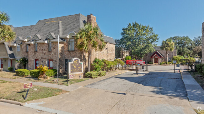 Palms on Rolling Creek - Palms on Rolling Creek Apartments