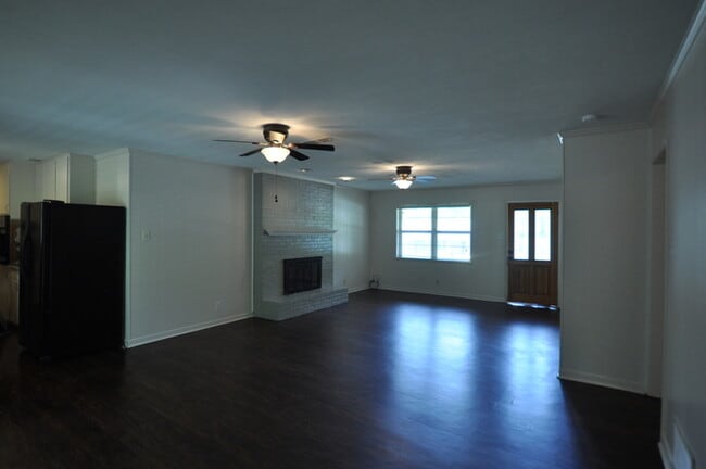 Photo - Tour Today! 3 bedroom in the heart of Sout...