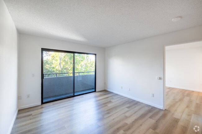 1BR, 1BA - 650SF - Living Room