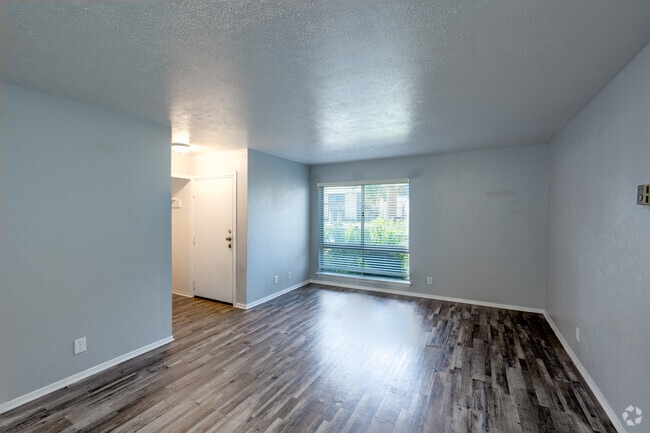 3BD, 2BA - 1,100SF - Living Room