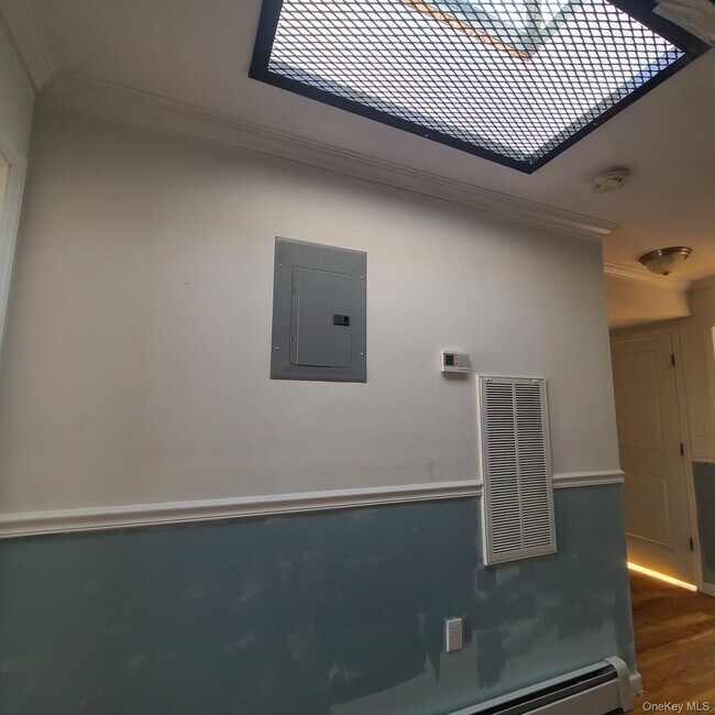 Photo - 104-42 164th St