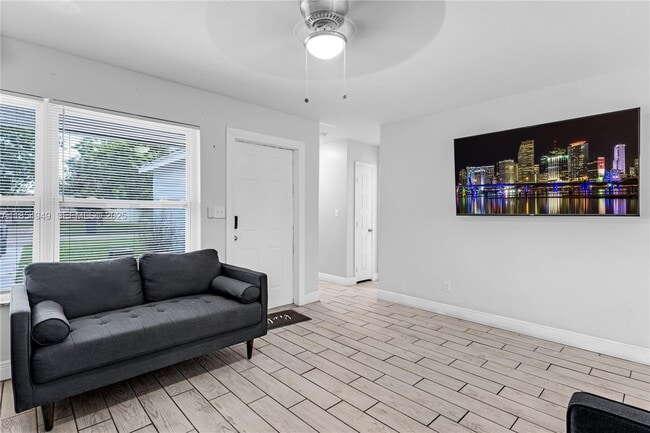 Photo - 6660 Custer St