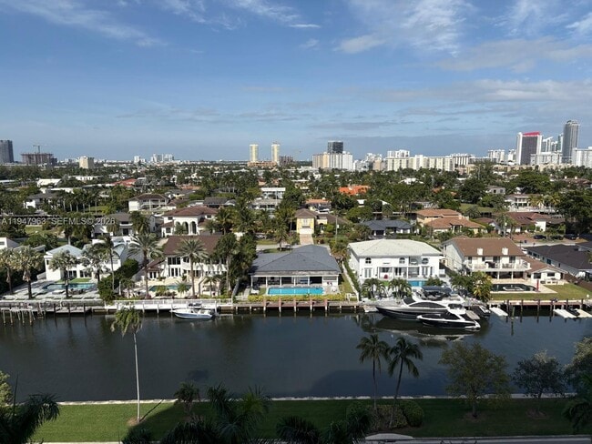 Building Photo - 3600 Yacht Club Dr Unit 1001