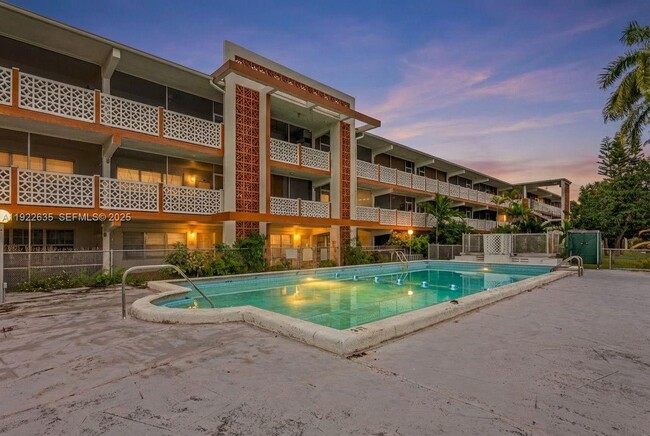 Building Photo - 1450 NE 170th St Unit 211