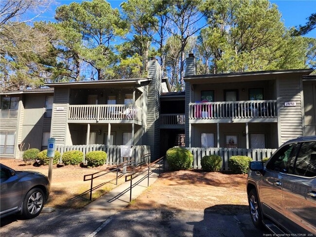 Building Photo - 1900 Tryon Dr Rental