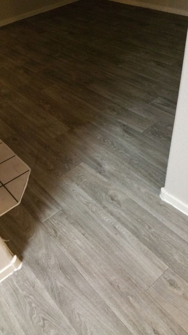 Building Photo - 3 BDRM 2.5 BATH GATED TOWNHOME