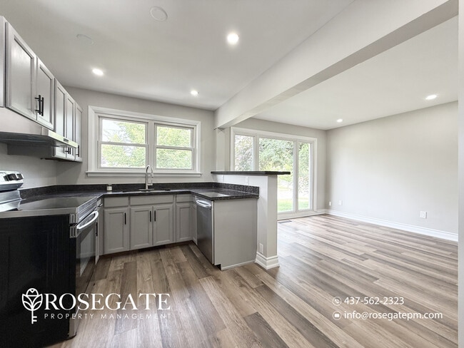 Photo - Spacious 3-Bedroom Main Level Apartment with Shared Laundry – Scarborough Unité 1