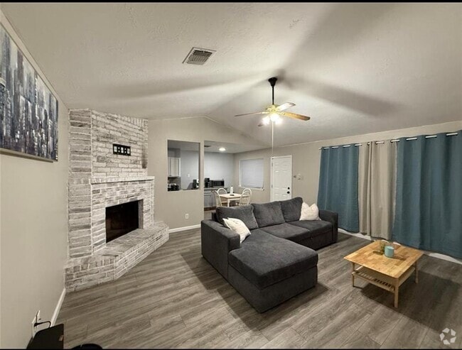 Building Photo - 2714 Skelton Dr Rental