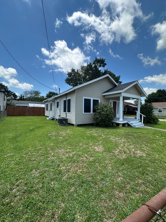 Photo - Cozy Southern Style 3 bedroom-1 bathroom unit in Houma
