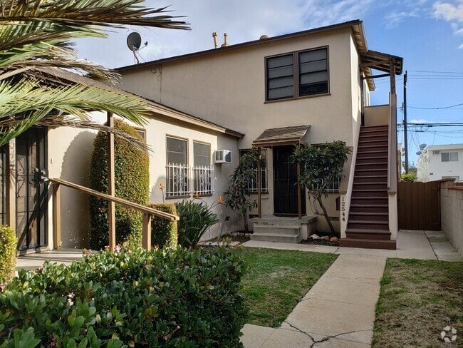 Building Photo - 12544 Venice Blvd Unit A Rental