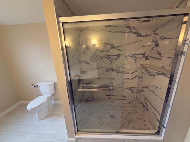 Photo - 680 Main St Unidad 1