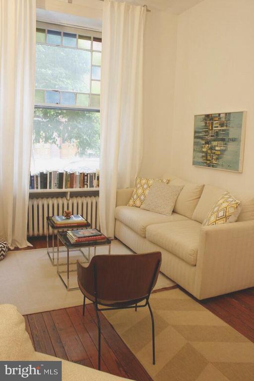 Building Photo - 826 N Woodstock St Unit 1