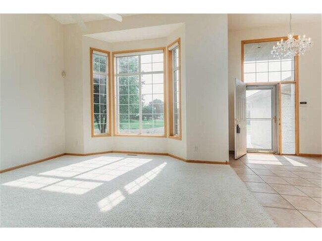 Photo - 17583 Foxboro Ln