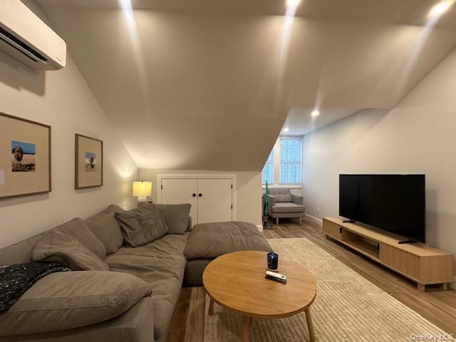 Photo - 68 Nassau Rd Unit 2nd Floor