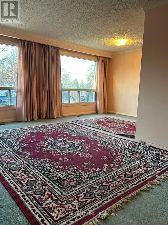 Photo - 129 Confederation Dr