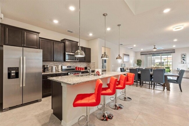 Photo - 7195 Oakmoss Loop