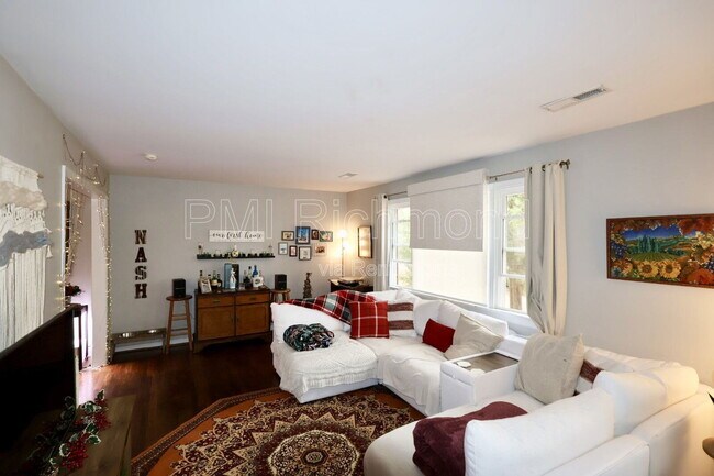 Photo - 3012 Elmbrook Rd