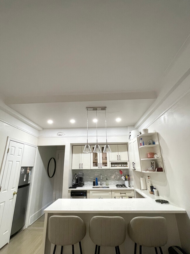 Building Photo - 50 W 106th St Unit 1A