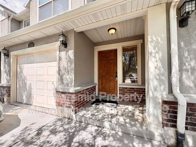 Photo - 2136 Fernside St