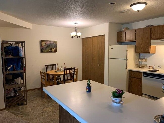 Photo - Lake Ridge Condominium