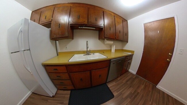 Kitchen - 4828 Cowell Blvd