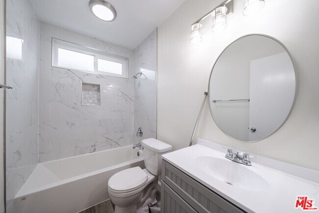 Building Photo - 13343 Victory Blvd Unit 2 Rental