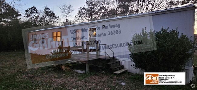 Building Photo - 1119 N Broadway St Rental