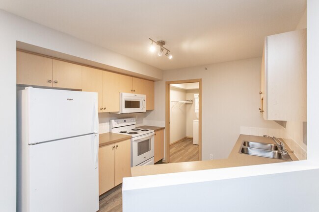 Photo - Lonsdale Court