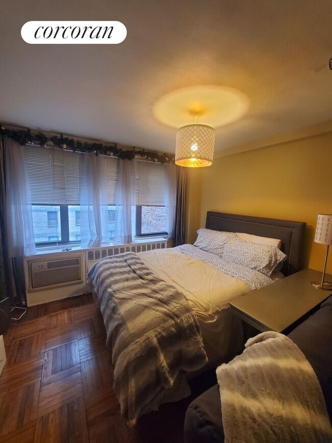 Photo - 209 E 56th St