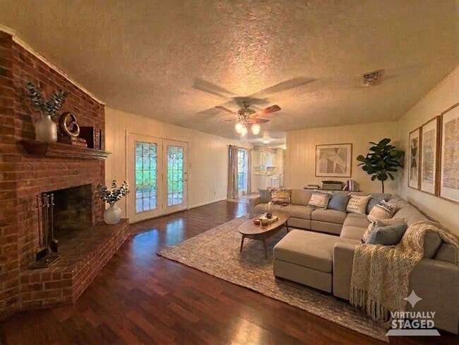 Photo - 3 bedroom 2 bath house with 2 car garage