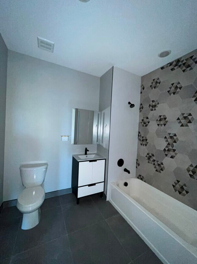 Photo - 129 Mallory Ave Unidad 406